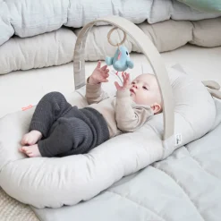 Cozy lounger avec arche d'activité - Raffi - Sable