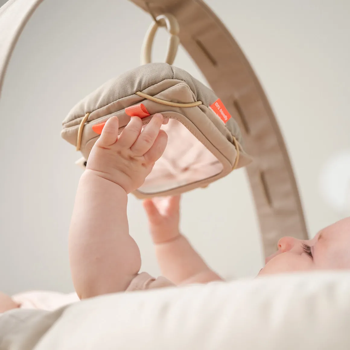 Support avec cartes de motifs contrastés - Deer friends - Sable